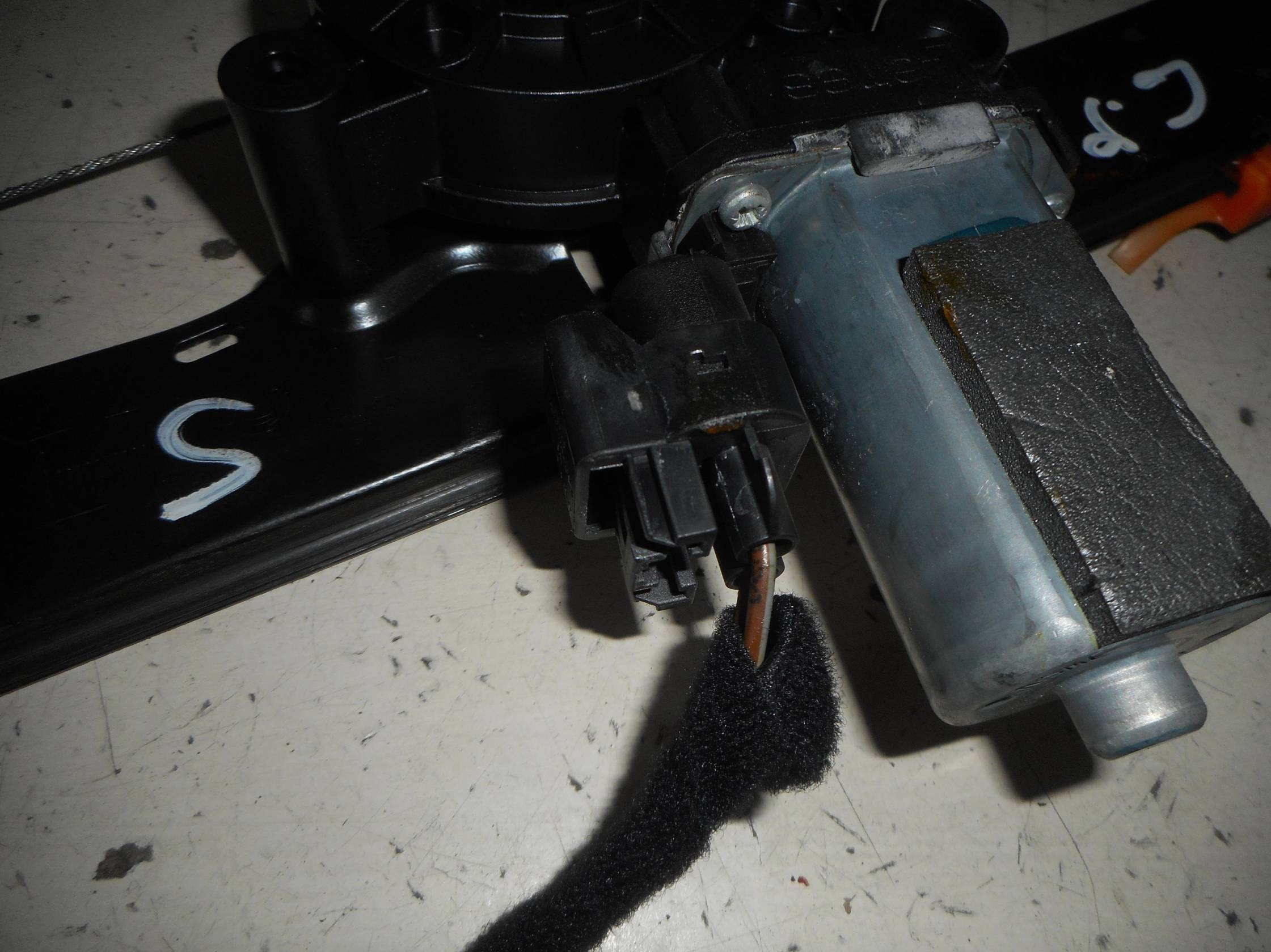 Alzacristallo elettr. porta ant. sx.